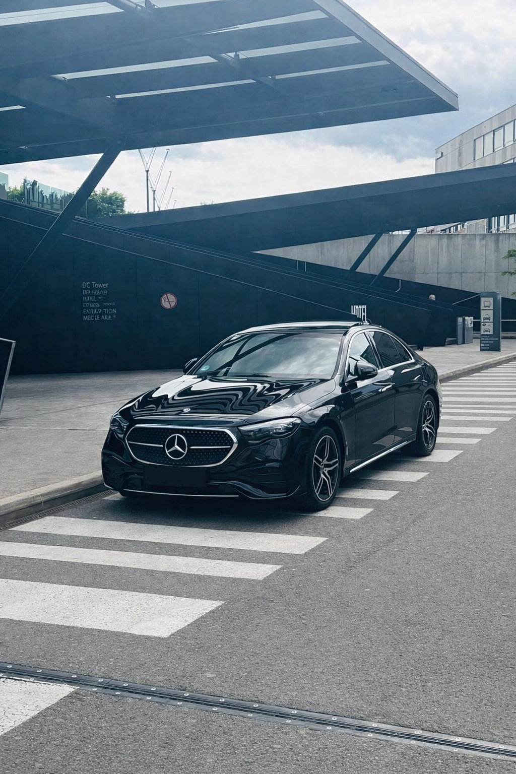 Mercedes E-Class thumbnail 2